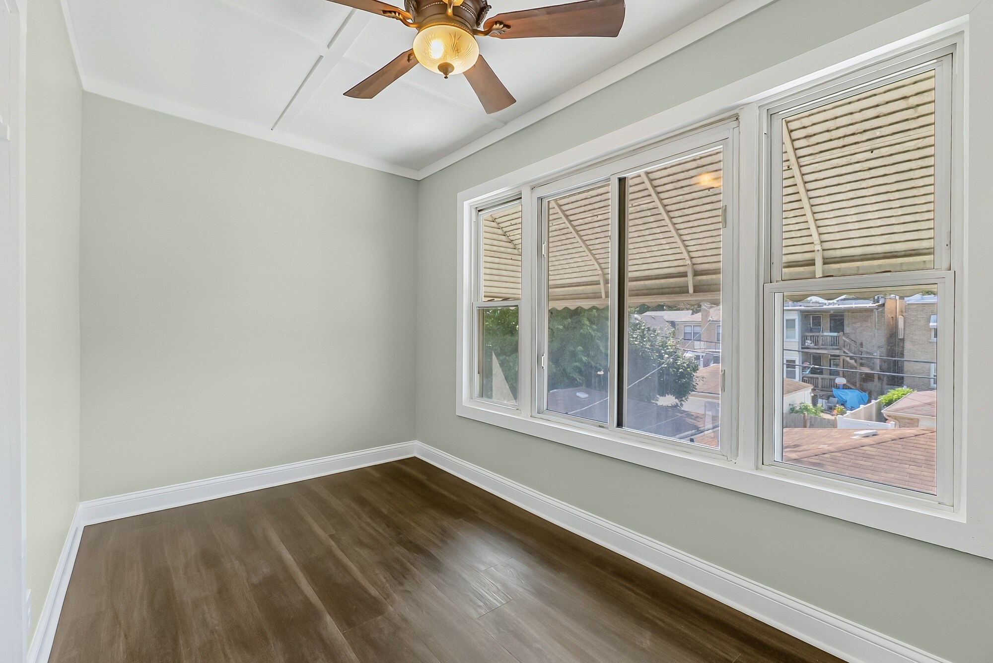 Building Photo - 5742 N Francisco Ave