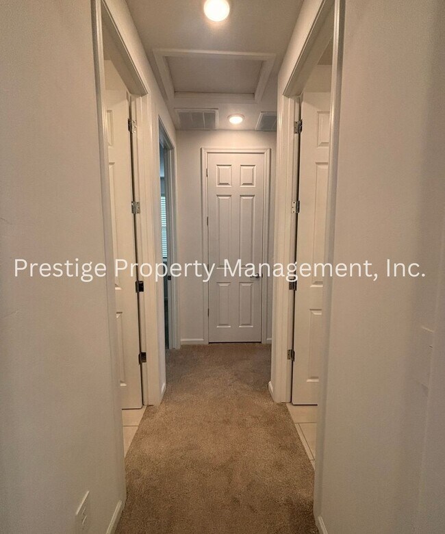 Building Photo - Beautiful 2/2 2-Story West Side Home With ...