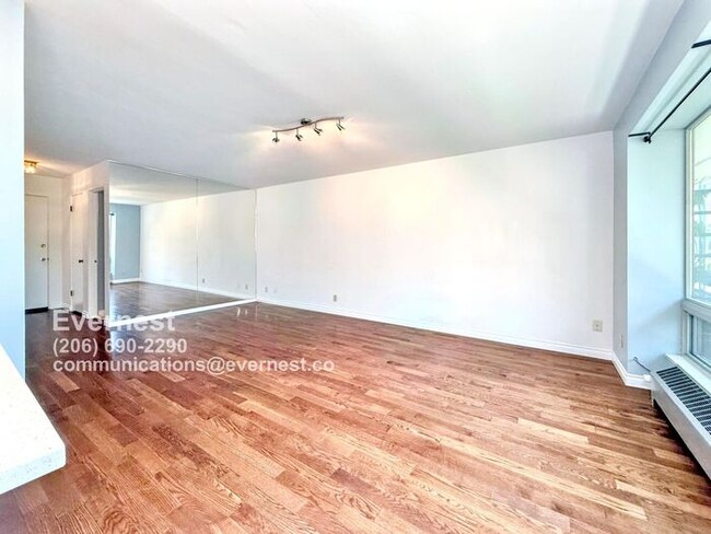 Building Photo - Charming One-Bedroom Condo in a Convenient...