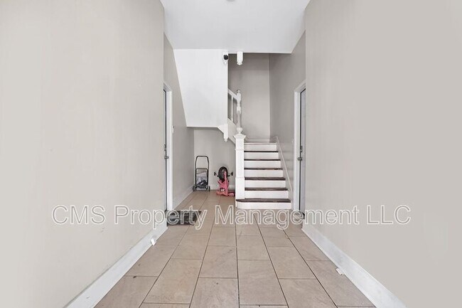 Building Photo - 142-144-144 Seymour Ave