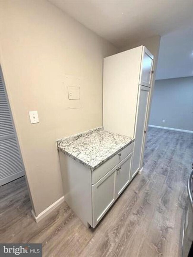 Building Photo - Remodeled 2 bedroom / 2 full bathroom