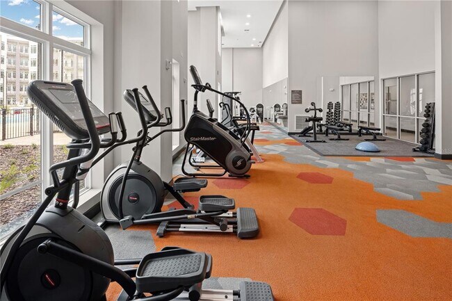 Building Photo - 5256 International Dr