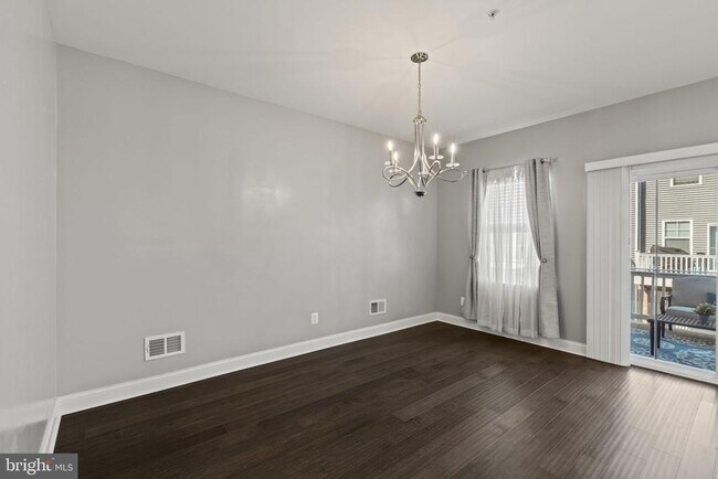 Building Photo - 428 Hurst St