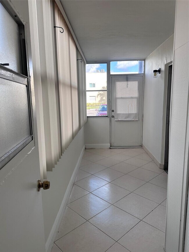 Building Photo - 164 Burgandy Way