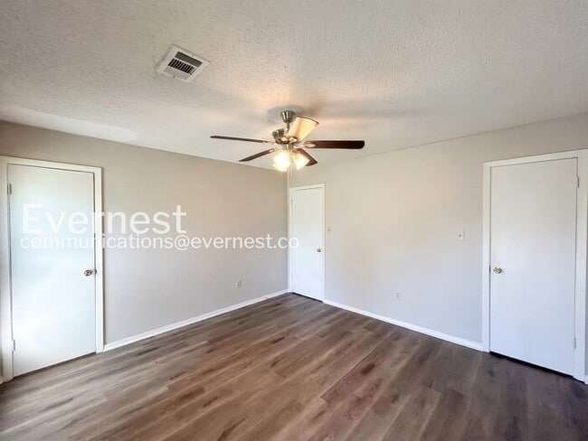 Building Photo - 3565 Corsica Dr