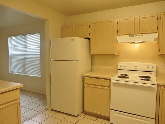 Building Photo - 2 Bedroom 2 Bathroom Unit In Georgetown