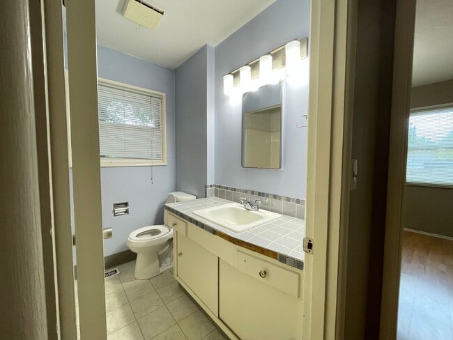 Building Photo - 3-Bedroom Home in SE Portland!
