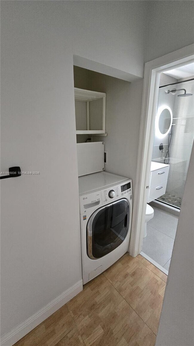 Building Photo - 10070 E Bay Harbor Dr