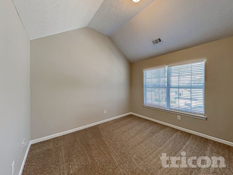 Building Photo - 1645 Gallup Dr