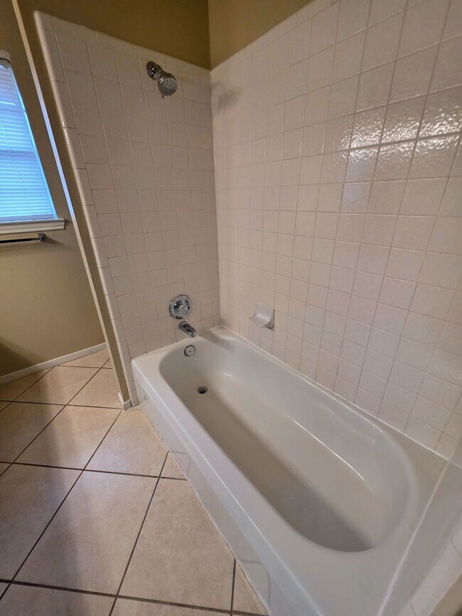 Building Photo - Beautifully Updated 4 Bedroom Home