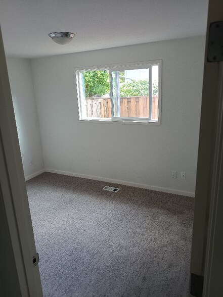 Building Photo - 635 SW 55th St