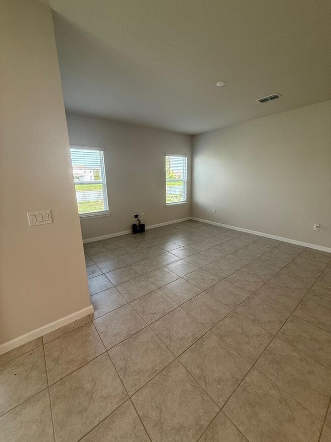 Building Photo - Beautiful 3BR/3BA Home in Creekside