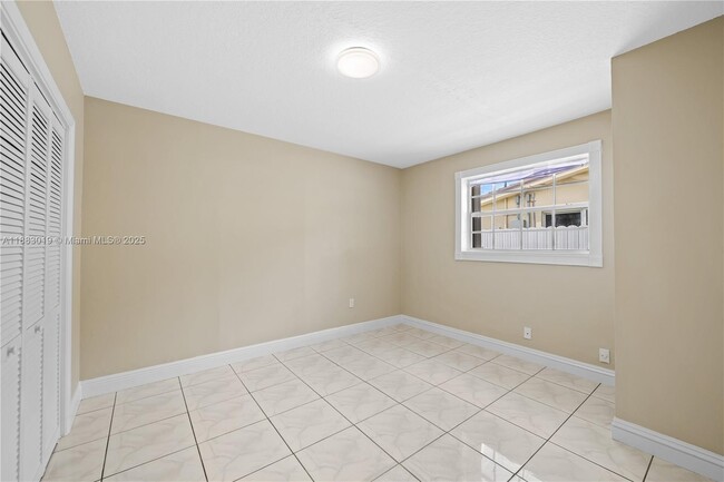 Building Photo - 1656 W 80th St