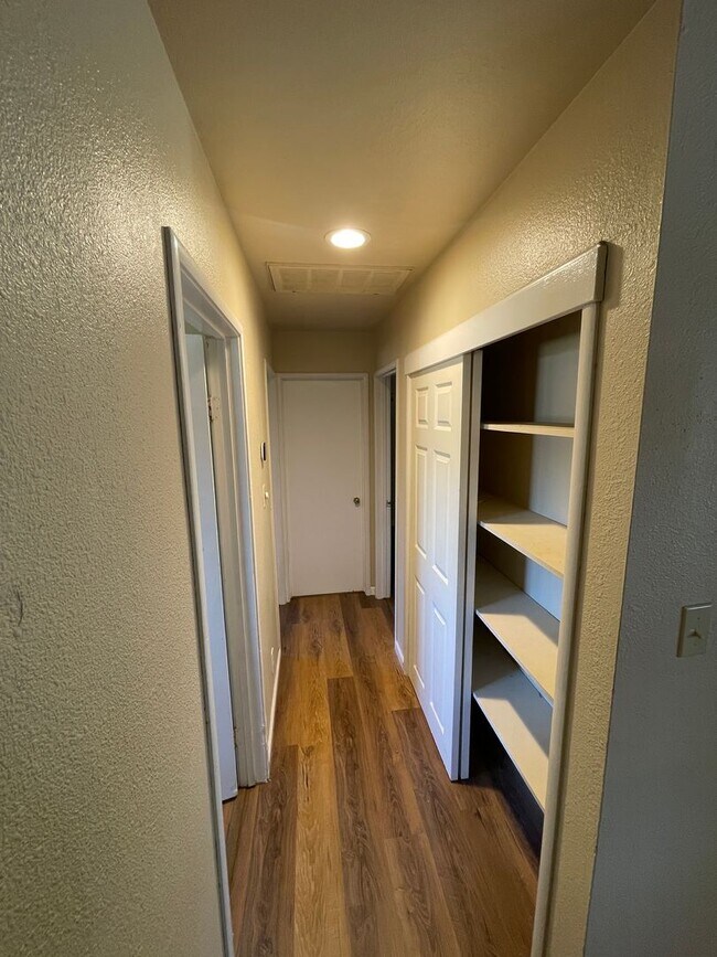 Building Photo - 3 Bedroom, 1.5 bath home in Chico, Just off the Esplanade, Excellent Location, Large Backyard
