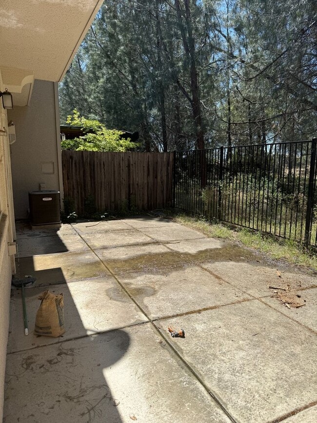 Building Photo - NICE 2-STORY CONDO 3 BED, 2.5 BATH, & 2 CAR GARAGE NEAR SHOPPING & HWY 50!