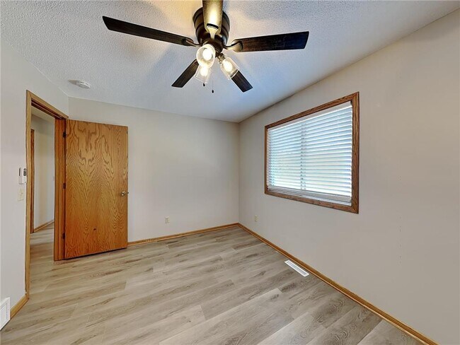 Building Photo - 11051 Quebec Ave N