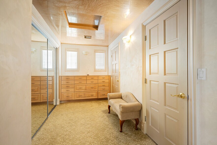 Building Photo - 3331 Oakmont View Dr