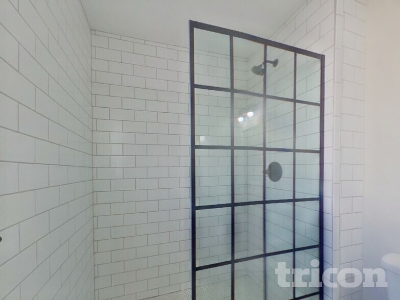 Building Photo - 7623 Safari Cir