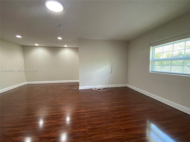Building Photo - 490 Bonaventure Blvd