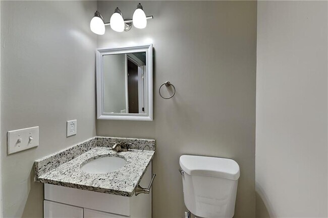 Building Photo - 39 Waterford Pl