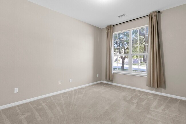 Building Photo - 2406 Sweetwater Ln