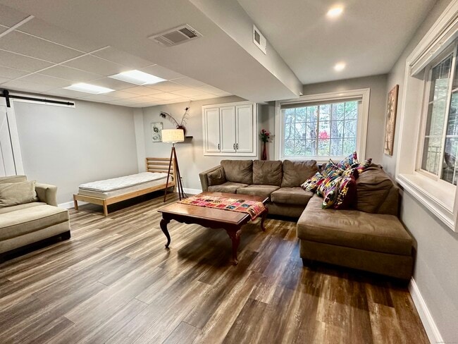 Building Photo - 19 Talcott Mountain Rd