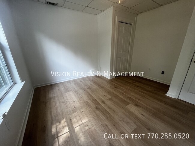 Building Photo - 64 Wooddale Ln