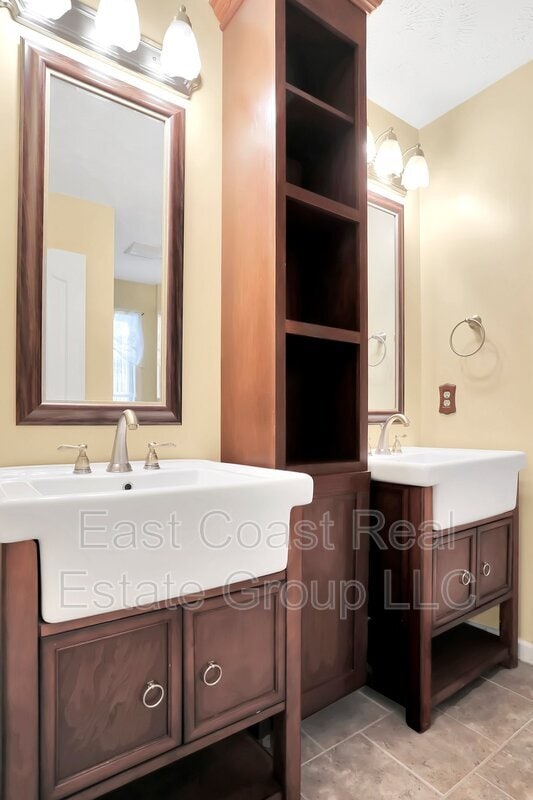 Building Photo - 184 Larkspur Ln