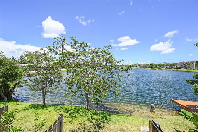 Building Photo - 4122 SW 61st Ave