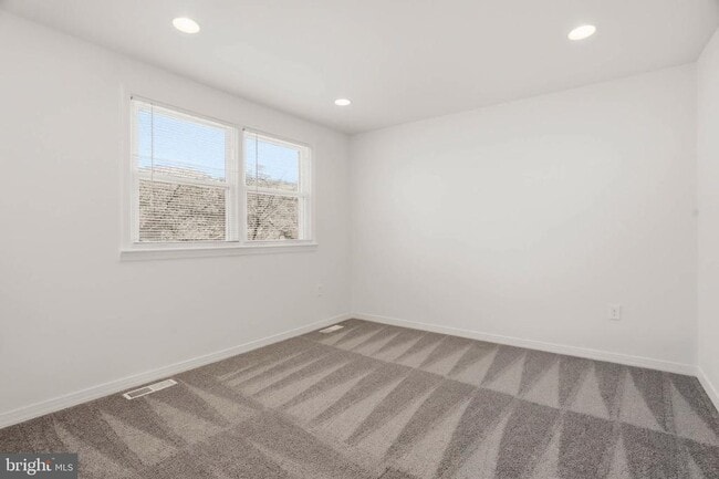 Building Photo - 9518 Blanchard Dr