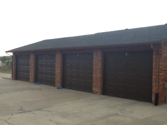 Building Photo - 308 Hacker Ct