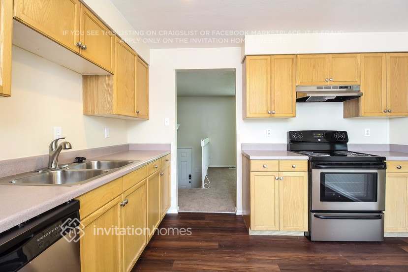 Building Photo - 10970 Newland St