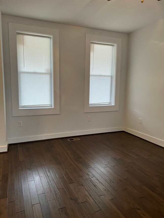 Building Photo - 4225 Ivanhoe Ave