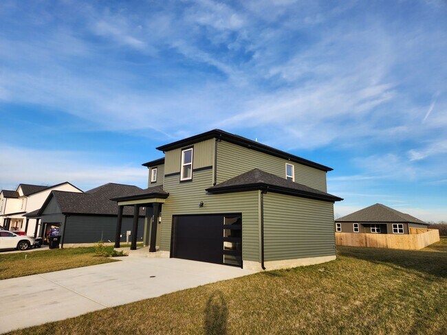 Building Photo - Welcome to Clarksville!