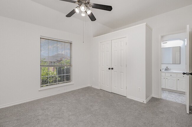 Building Photo - 745 Amhurst Ct