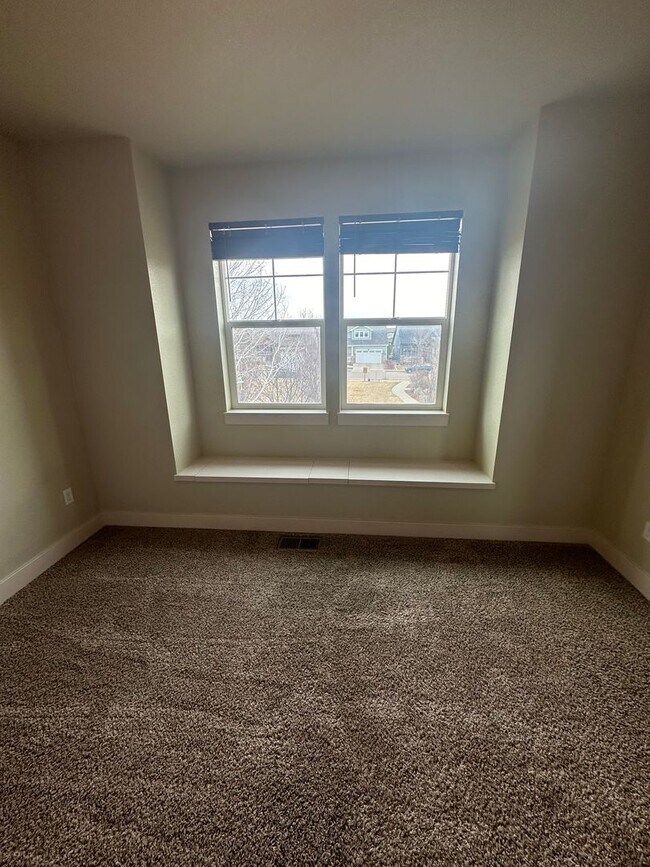 Building Photo - Bucking Horse Townhome