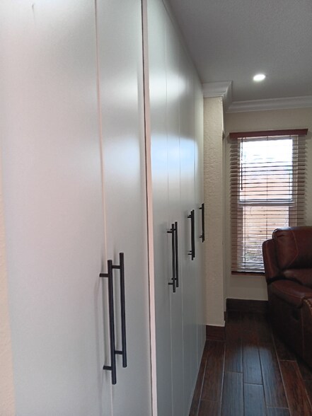 Building Photo - 1257 SE Airoso Blvd