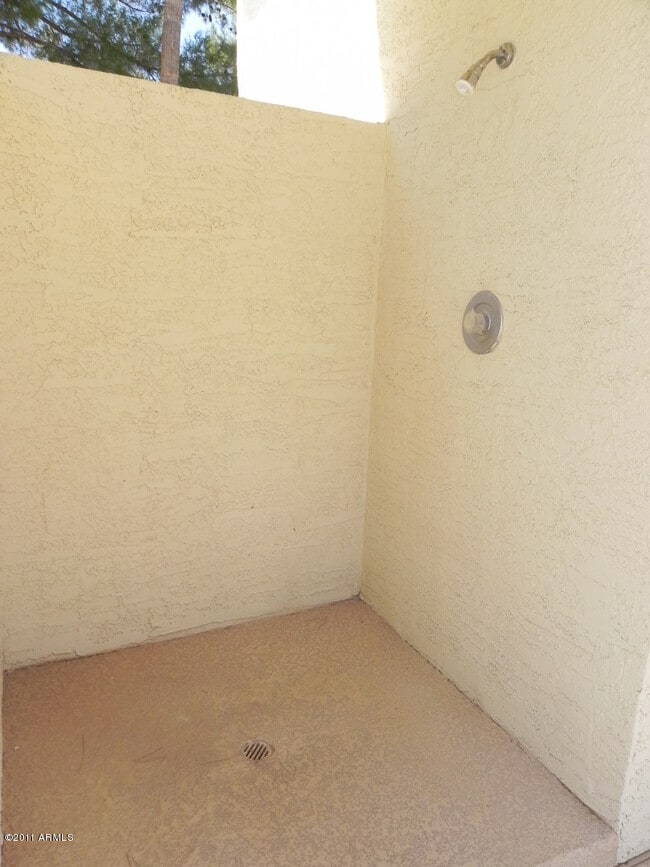 Building Photo - 1120 N Val Vista Dr