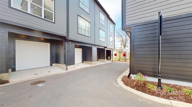 Building Photo - 407 Devender Ln