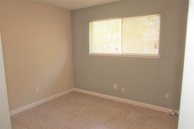 Building Photo - 1611 Chippawa Ln