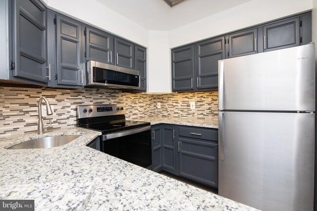 Building Photo - 322 Kings Croft Dr