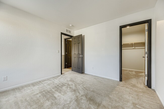 Building Photo - 15765 E Otero Ave