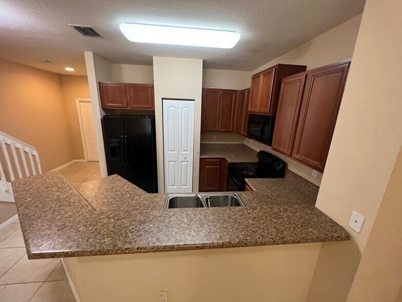 Building Photo - 3612 NW 29th Ct