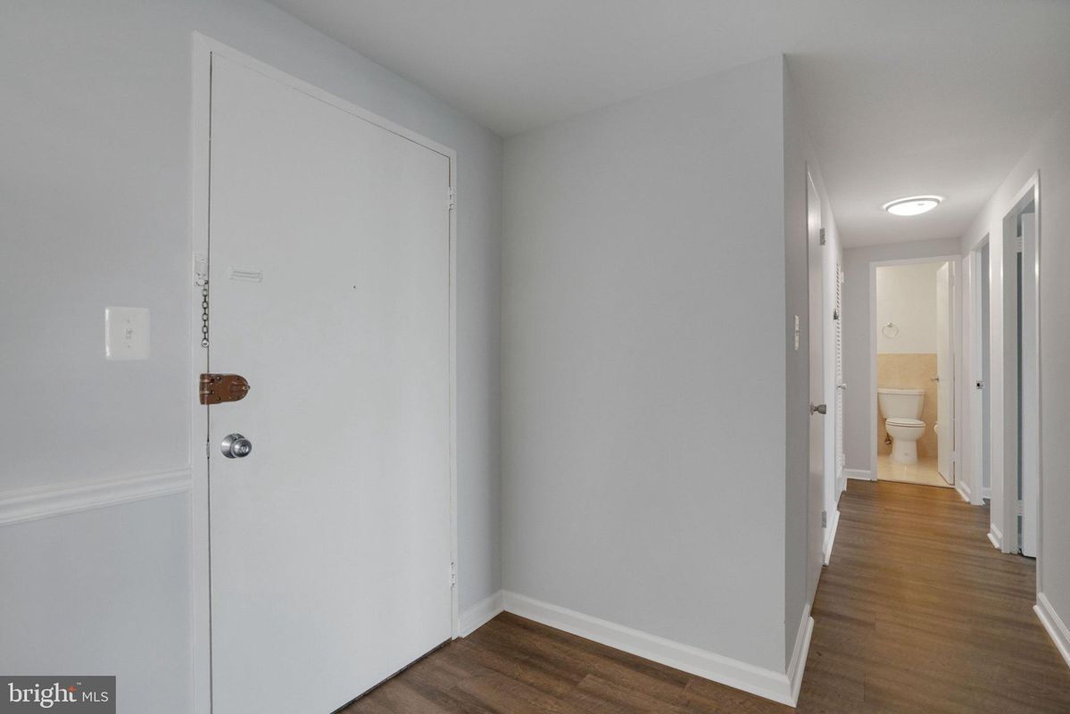 Building Photo - 4600 Duke St