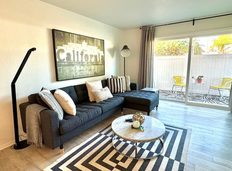 Building Photo - 3030 Suncrest Dr unit 402