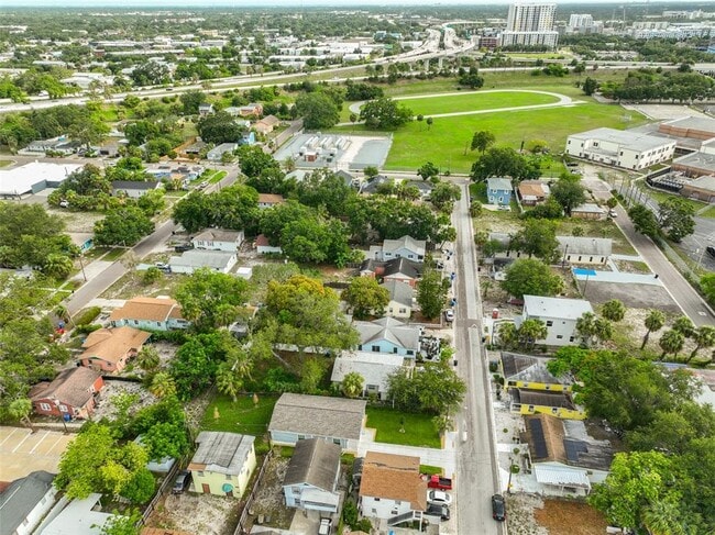 Building Photo - 829 18th St S