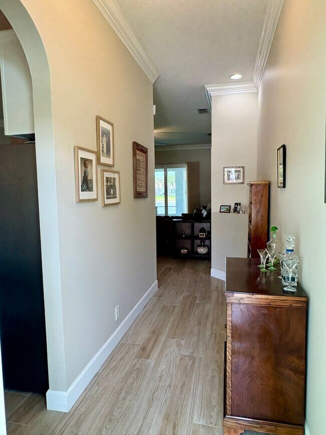 Building Photo - 3/2/2 with huge screened in Patio in The Pines/Jensen Beach