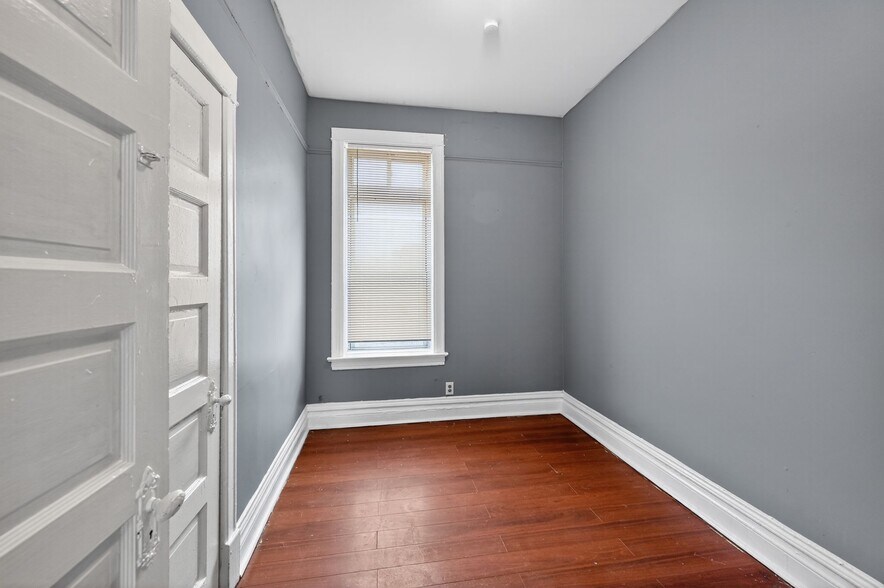 Building Photo - 3542 W 24th St