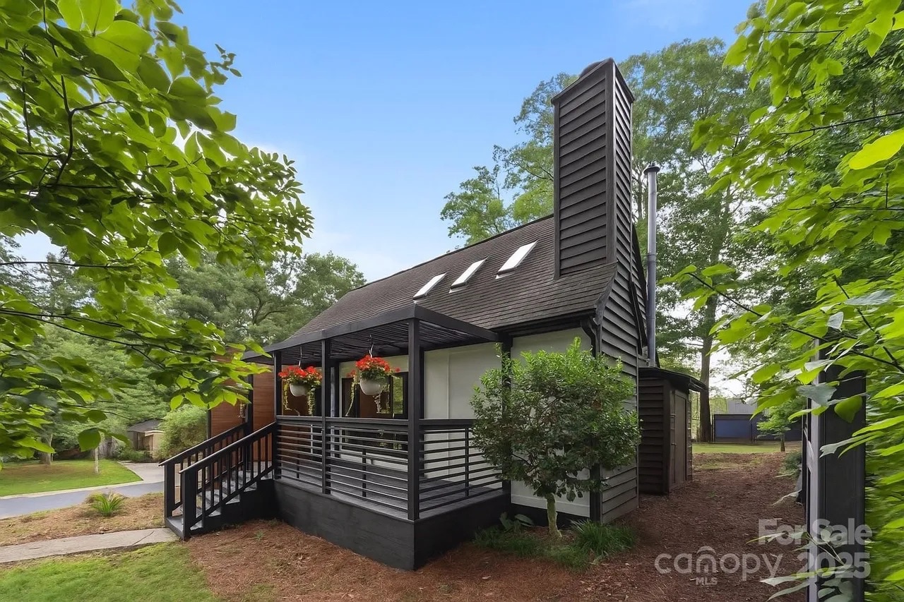 Building Photo - Room in House on Piney Path Rd