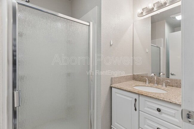 Building Photo - 3180 Country Club Dr